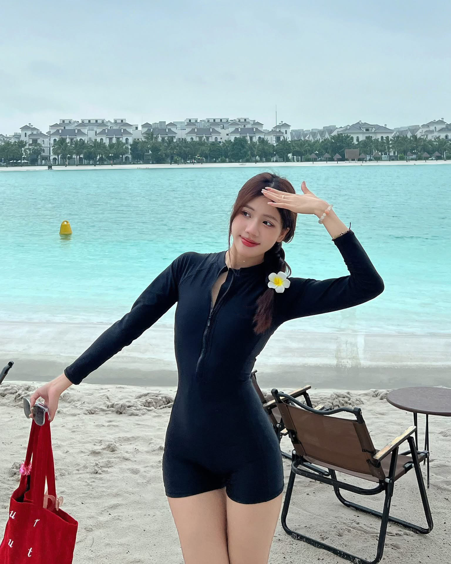 Bikini Đồ bơi nữ có tay khóa kéo màu ĐEN FORM SHORT sành điệu kín đáo