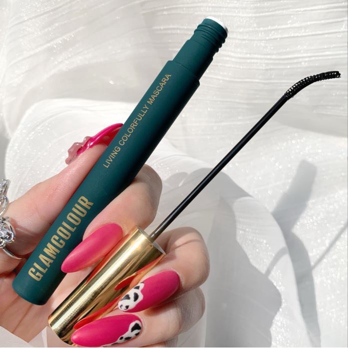 Mascara GlamColour chuốt mi cong và dày tự nhiên cao cấp