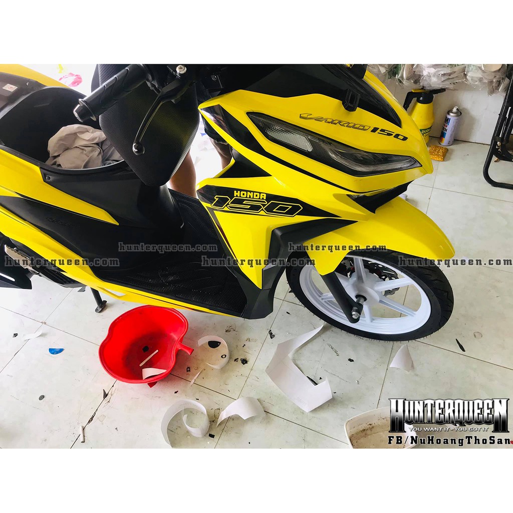 Tem rời xe Vario 2018. Đơn giản. Đen vàng. Dán xe màu vàng