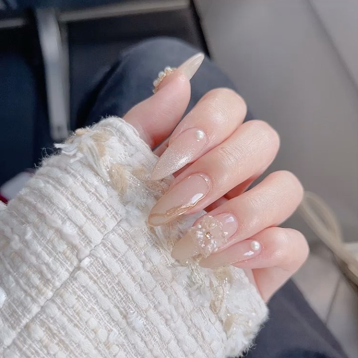 Mẫu nail mắt mèo: Bạn muốn có sự khác biệt trong style của mình? Nail mắt mèo là gợi ý hoàn hảo cho bạn. Với các họa tiết độc đáo và tinh tế như mắt mèo, bạn sẽ bắt nhịp cùng xu hướng thời trang trong năm