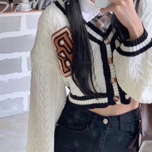 Freeship Áo Cadigan Croptop Len Thêu Ngực Viền Đen