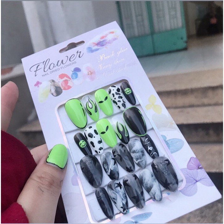 Bộ Móng Tay Giả NailBox Trang Trí Dễ Thương Theo Mẫu