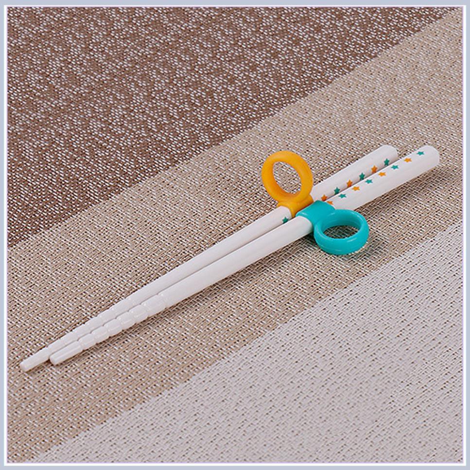 Đũa tập gắp xỏ ngón Seria cho bé- Hàng nội địa Nhật . [SKU: 4982494311519]