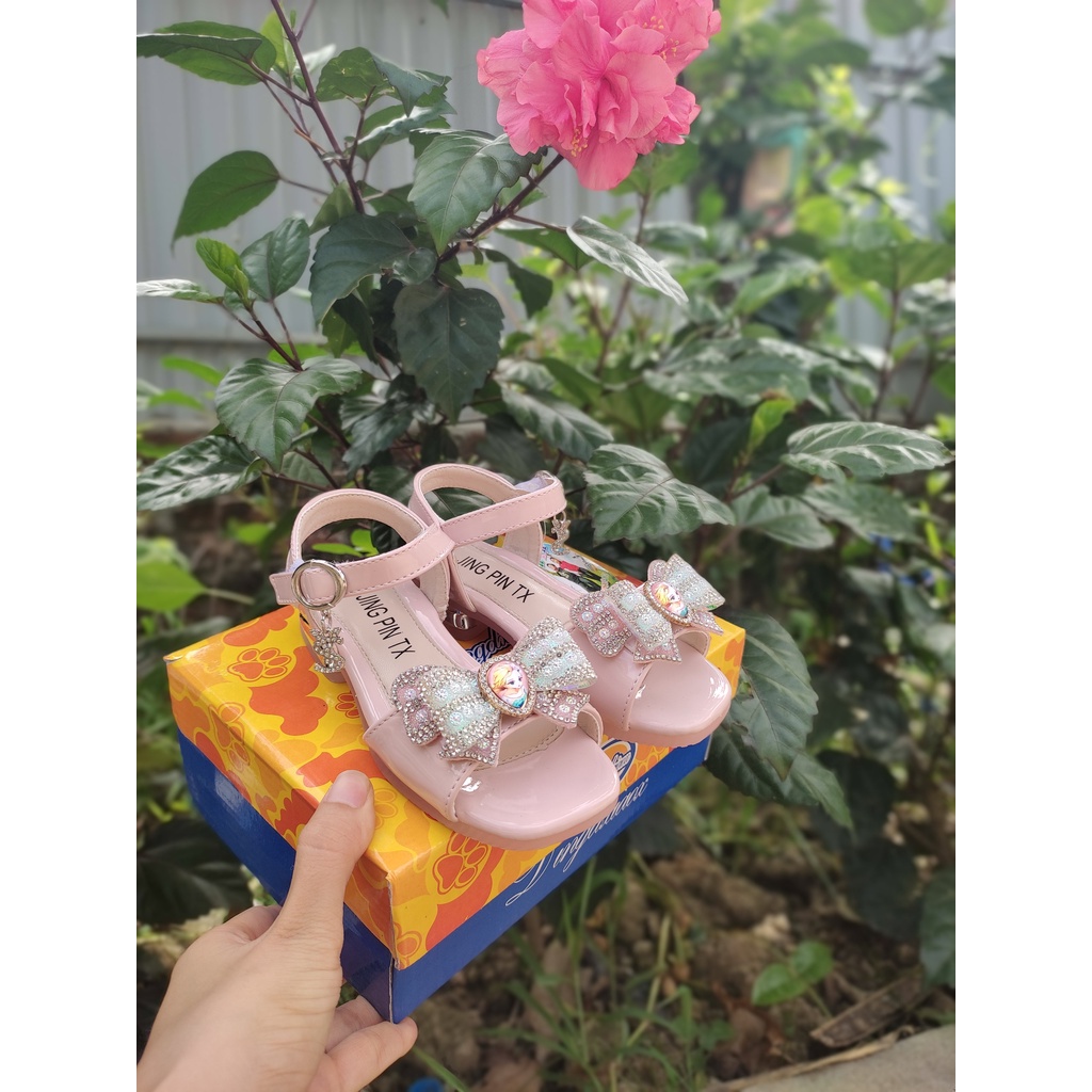 sandal bé gái dép quai hậu có gót nơ đá hình công chúa đáng yêu đế dẻo êm chân đi học mùa hè xuân 8102 ( có ảnh thật