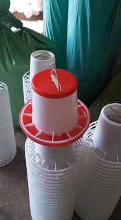 Máng Ăn Cho Gà Chống Bới Nhựa Nguyên Sinh Cao Cấp Loại 1 Chứa Được 7 kg Cám