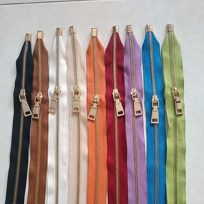 BẢNG 1. Dây kéo 1 chiều ( răng vàng) gắn sẵn 1 đầu kéo và 1 chốt chặn đuôi ( dây kéo Túi Xách)