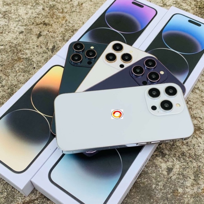 Mô hình và hộp 14pro và 14promax trưng bày có logo Táo tỉ lệ (1:1)