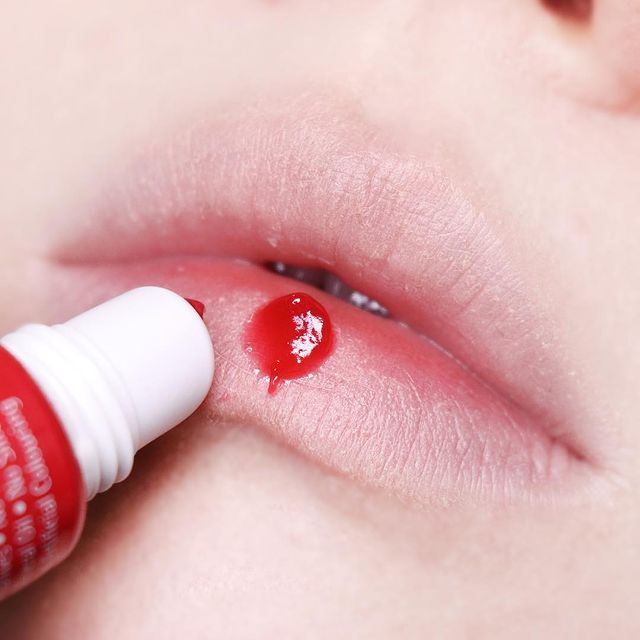 Ảnh Son dưỡng môi căng bóng vị dâu tây Himalaya Strawberry Gloss Lip Balm 10g 3