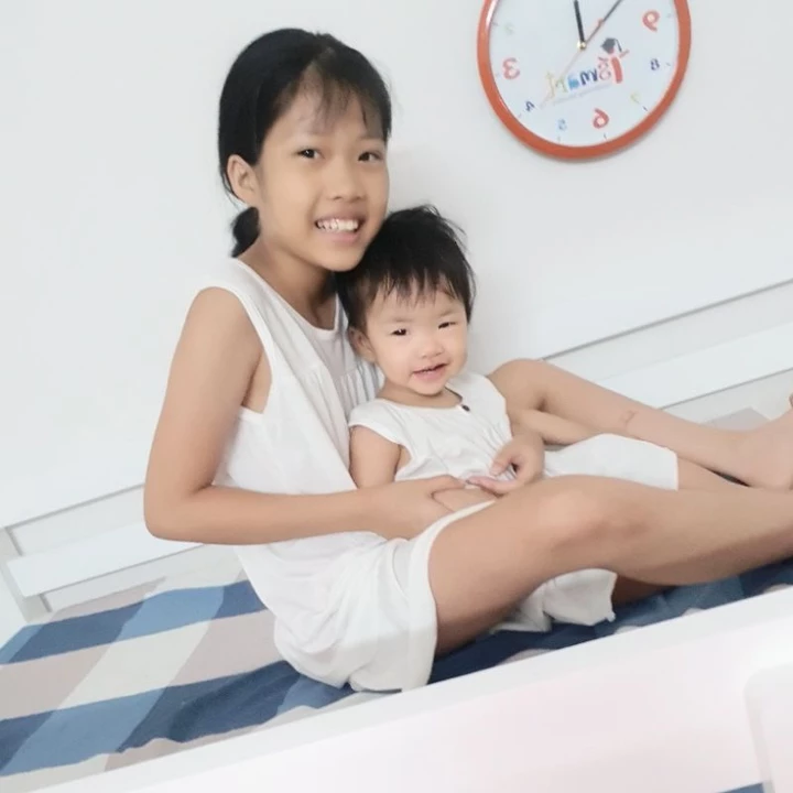 Váy sát nách ba tầng cho mẹ và bé Bộ đôi mẹ con kèm quà