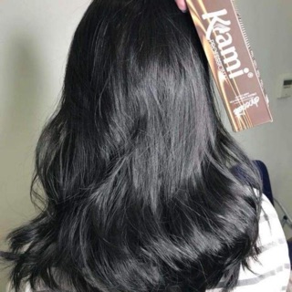 Tóc đen than chì là một kiểu tóc ngày càng trở nên phổ biến. Và giờ đây, với thuốc nhuộm tóc màu đen than chì, bạn có thể dễ dàng sở hữu một kiểu tóc tuyệt đẹp với màu đen than chì bóng loáng. Để thấy cách sản phẩm hoạt động, hãy nhấp chuột vào hình ảnh cùng tên nhé!