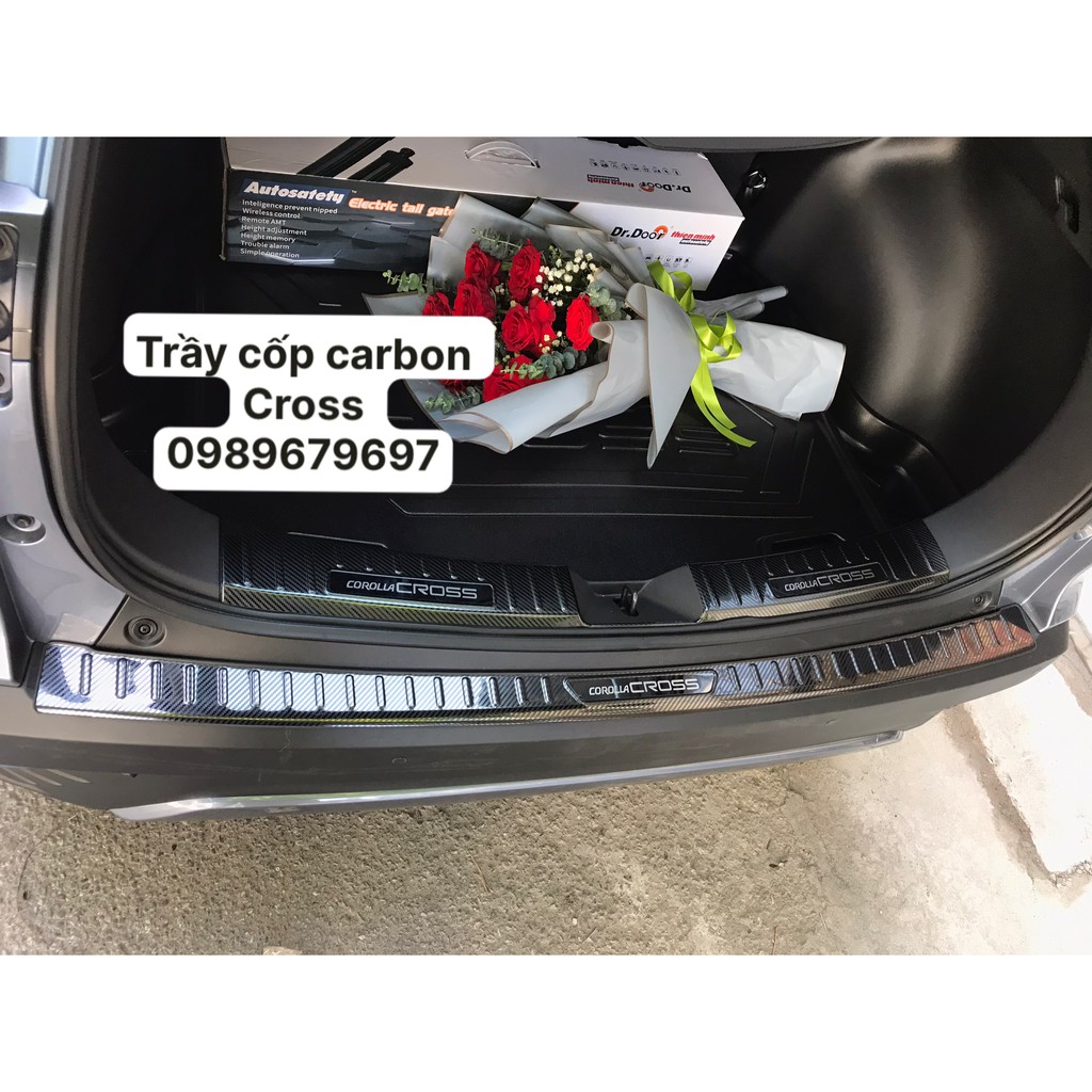 Ốp trầy cốp xe Toyota Cross 2020-2022, Chất liệu carbon cao cấp, Bộ ốp trong và ngoài cốp