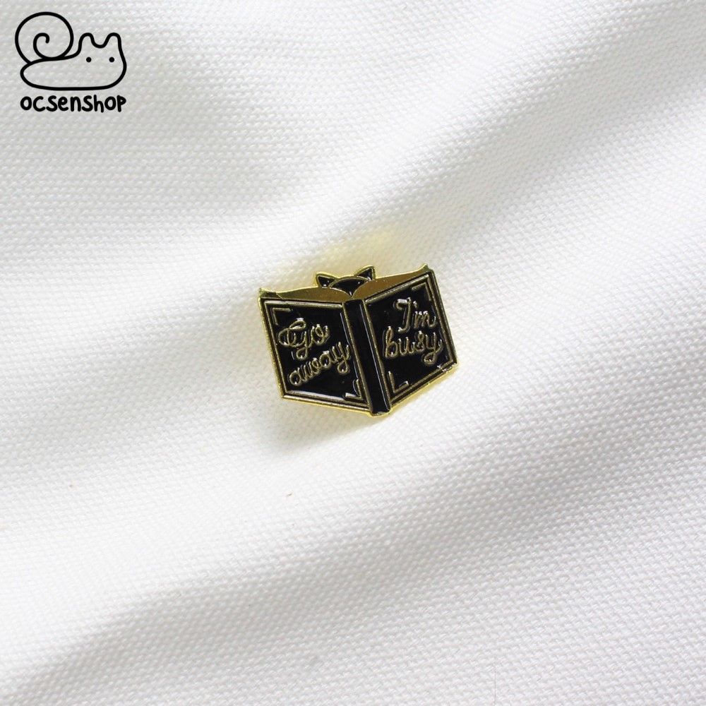 Pin cài áo quyển sách