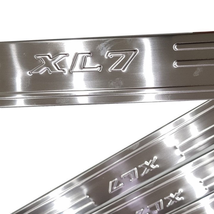 Ốp bậc cửa, nẹp bước chân trong, ngoài xe Suzuki XL7 2020-2023 mẫu Inox cao cấp