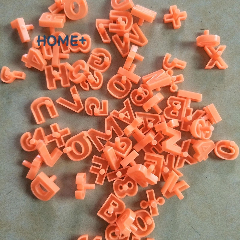 Bộ 80 bảng chữ cái nhựa và đồ chơi số cho bé