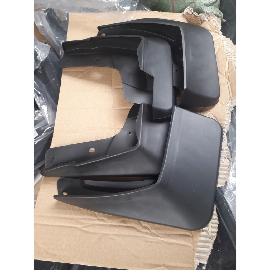 Chắn bùn cho xe Toyota Rush 2018- 2024, 2025 chắn bùn đất bắn lên xe rất tốt, bộ 4 chi tiết kèm ốc vít