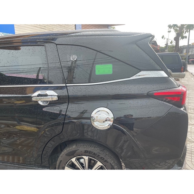 Ốp nắp bình xăng xe Toyota Veloz 2022- 2023-2024 Mạ Crom Sáng Bóng