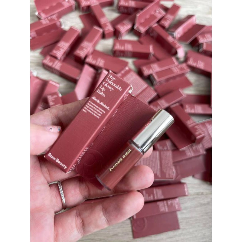 Son Selena Gomez Rare Beauty Glossy Lip Balm màu Nearly Neutral