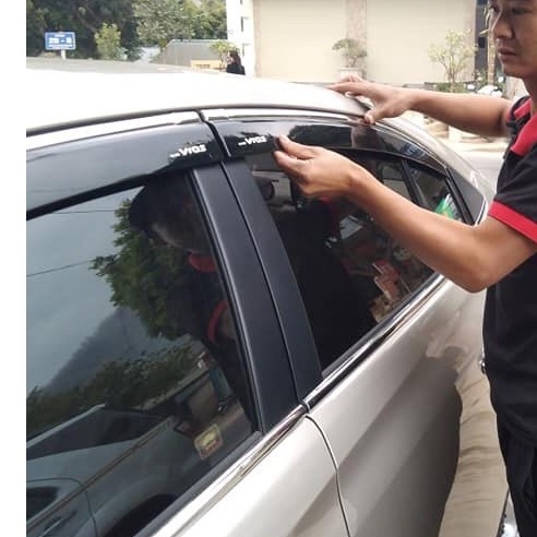 Vè che mưa xe Toyota Vios đời 2014 -> 2025 Chỉ INOX cao cấp, dày dặn, sáng bóng, giá 1 bộ 4 cánh