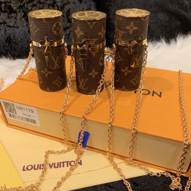 Louis Vuitton lança viseiras que podem ser chapéus, pela 'modesta' quantia  de 800 euros, Coronavírus