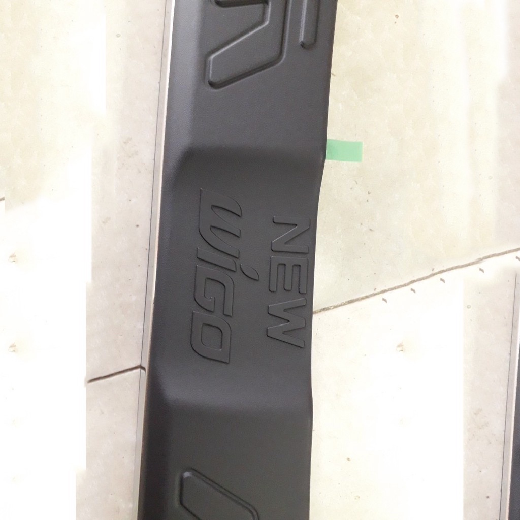 Ốp chống trầy cốp ngoài cho xe Toyota Wigo 2018-2022 chất liệu NHỰA 3D cao cấp