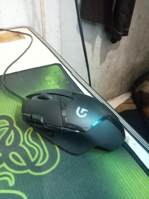 Thiết kế chuột Logitech G402