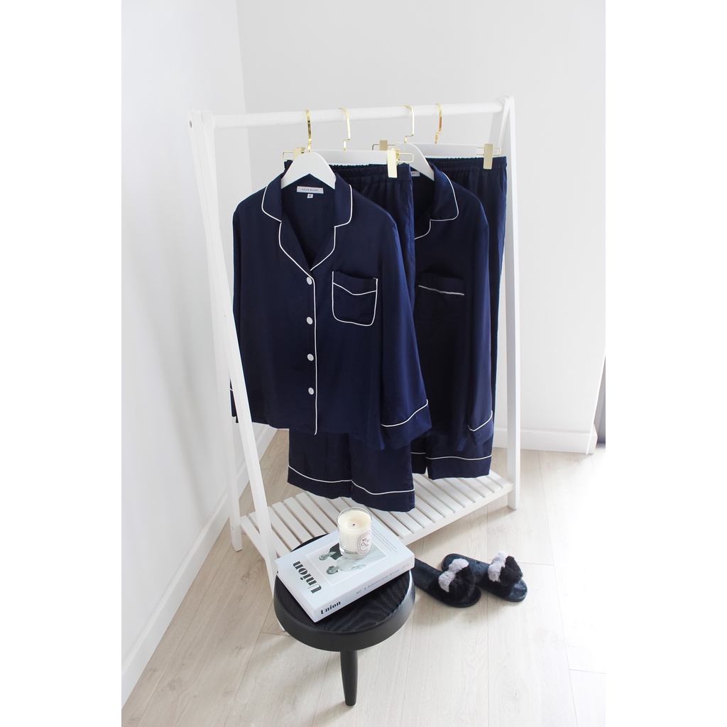 Bộ Pyjamas Đôi Nam Nữ Áo Dài Quần Dài Chất Liệu Lụa Xanh Navy Thêu Chữ Moon And Back LILAS BLANC spe