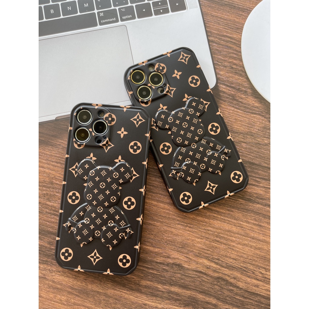 Ốp iphone gấu bearbrick nổi hình siêu phẩm