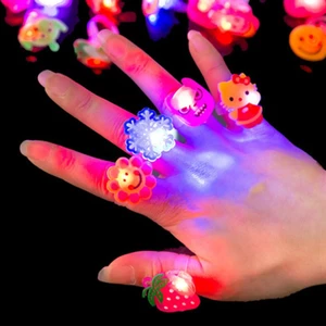 Nhẫn Dạ Quang Ngôi Sao Tỏa Sáng Trong Bóng Tối Đồ Chơi Trẻ Em Đèn Flash LED Hoạt Hình Phát Sáng Trong Bóng Tối Đồ Chơi Cho Trẻ Em Đồ Chơi Cho halloween