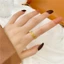 Nhẫn kim tiền bằng titan không gỉ mạ vàng 18k kiểu cổ điển sang trọng dành cho phái nữ