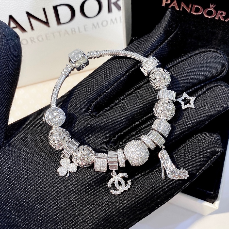 Lắc tay Pandora giá rẻ đã được cập nhật đến năm 2024 với nhiều mẫu mới và hấp dẫn. Điều đó có nghĩa là bạn có thể sở hữu một chiếc lắc tay Pandora tuyệt đẹp mà không cần phải chi ra quá nhiều tiền bạc. Hãy cùng tham gia và khám phá những mẫu lắc tay Pandora giá rẻ tại chúng tôi.