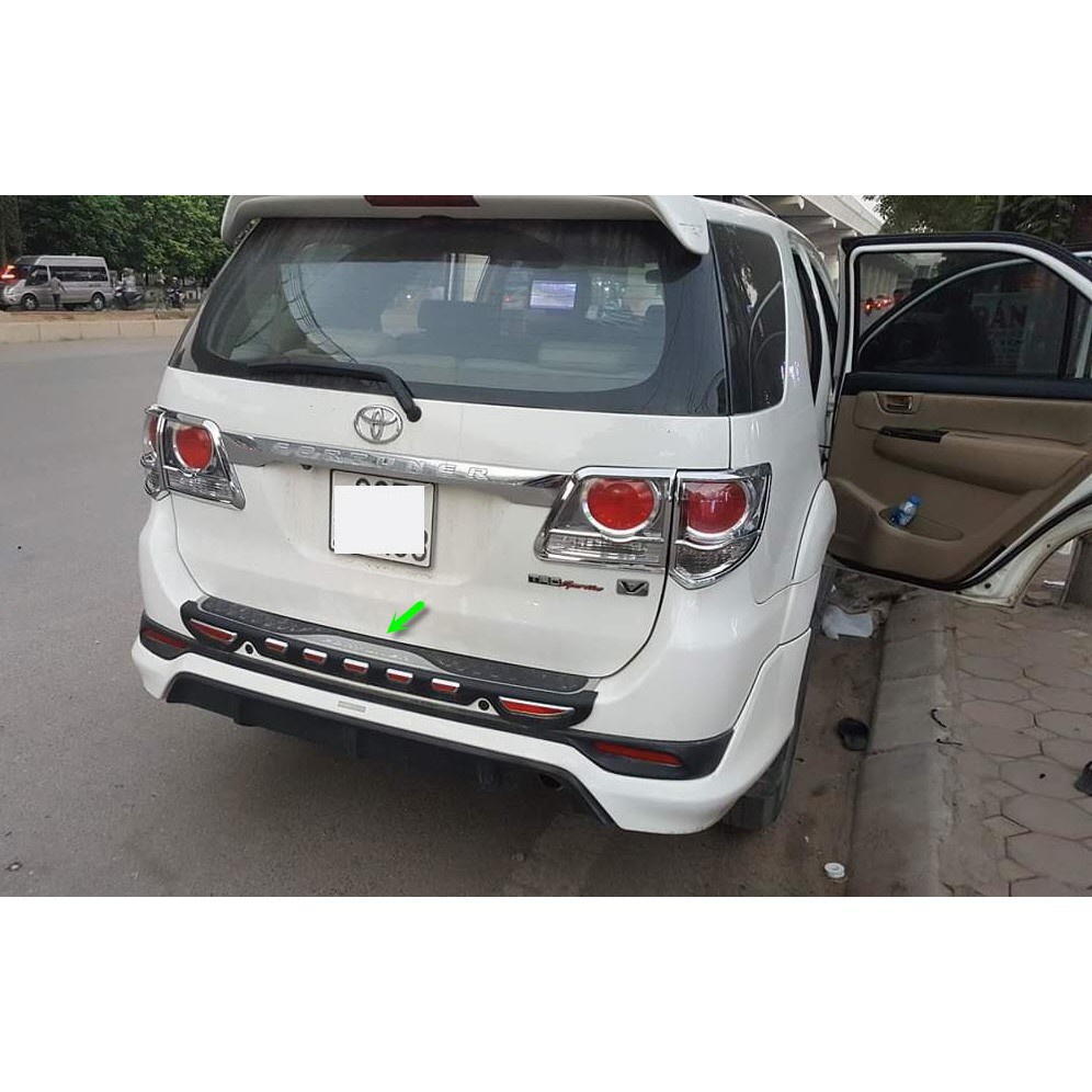 Ốp Chống Trầy Cốp Ngoài Xe Fortuner 2012- 2017- 2021, 2022, 2023, 2024 loại nhựa 3D có đèn phản quang