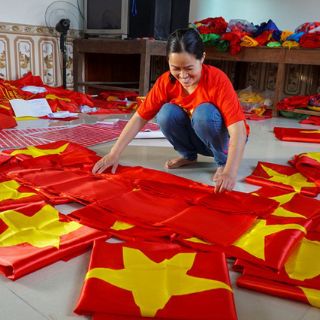 Cờ Tổ Quốc gia đình cắm gậy mặt đất treo ban công chung cư Quốc kì cờ đỏ sao vàng cờ Việt Nam 80x120 0,8x1,2 1x1,5