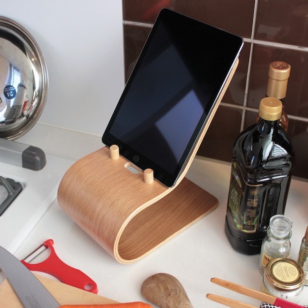 Ảnh Giá đỡ Ipad gỗ uốn cong Plyconcept Ipad Stand Cook Pad 4