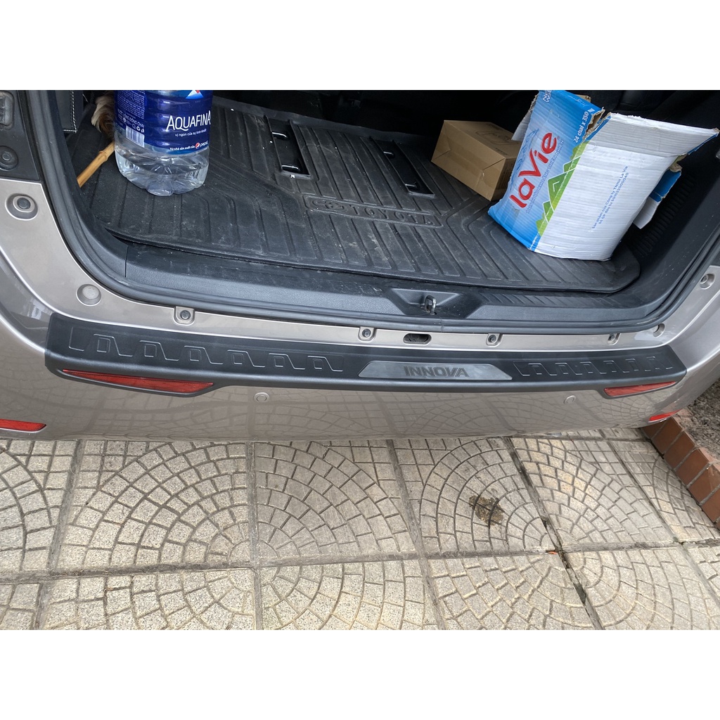 Ốp chồng trầy cốp ngoài Toyota Innova đời 2008 đến 2022, ốp cốp nhựa 3D cao cấp. Chống xước cốp toyota
