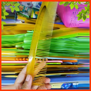 Lược nhựa chải tóc loại lớn tiện lợi