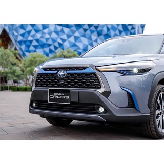Thanh ốp mặt ca lăng nắp capo bên trên xe Toyota Corolla Cross 2019 - 2023 màu xanh bản HV - 2CT