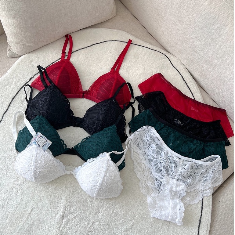 Áo Ngực Nữ Ren Sexy Dáng Cơ Bản Cài Trước Gợi Cảm Không Gọng Mút Vừa KRYSTAL A000