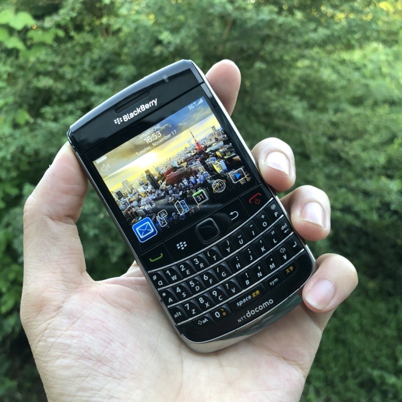 ドコモ BlackBerry Bold 9700 - 携帯電話本体