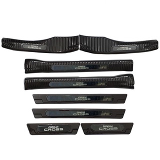 Ốp bậc cửa, nẹp bước chân trong, ngoài xe Toyota Corolla Cross 2020 - 2022, 2022, 2023, 2024 vân carbon cao cấp