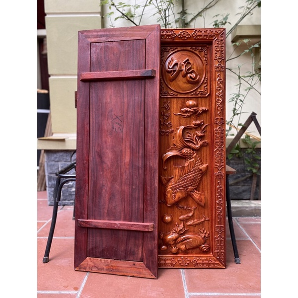 Tranh cá chép " Lý ngư vọng nguyệt " gỗ hương , khung ván dày 4cm