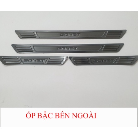 Ốp bậc cửa, nẹp bước chân trong, ngoài xe Kia Sonet 2022, 2023, 2024 titan phay xước cao cấp