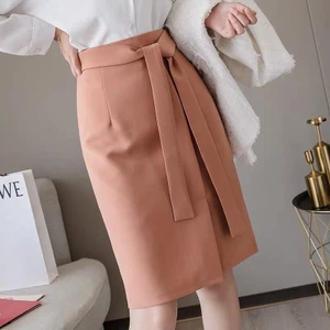 chân váy bút chì dáng ôm phối dây