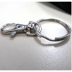 Móc chìa khóa xe máy, ô tô có bấm treo, càng cua móc vào khoen tròn