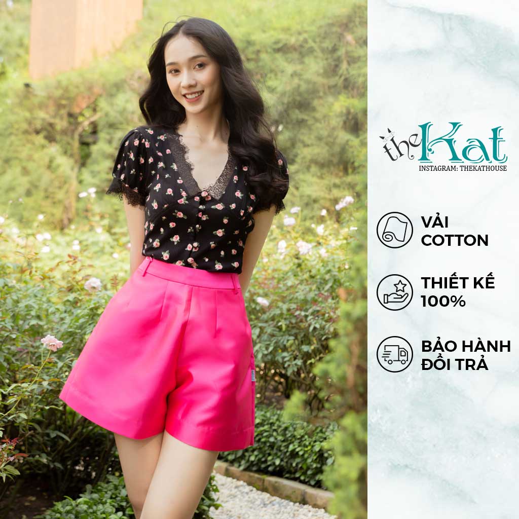 Áo Thun Phối Ren Cổ V The Kat House, hoạ tiết hoa nhí, trẻ trung, thanh lịch, phối đồ cực xinh