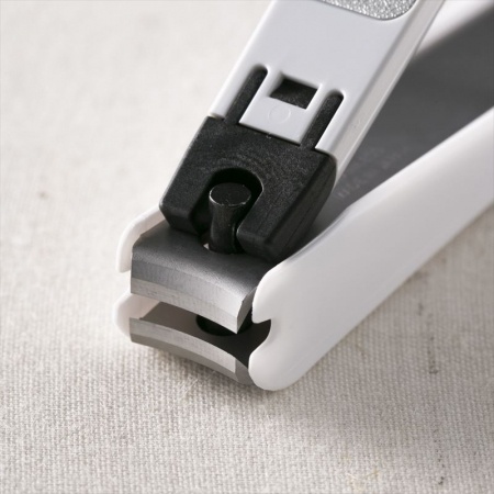 Bấm Móng Tay Inox Hoa Văn Kai Razor 1038 HC3601 (Cỡ Vừa - Màu Trắng)