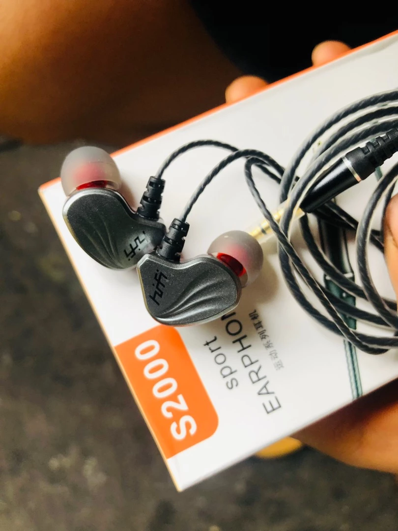 Tai nghe in-ear có dây