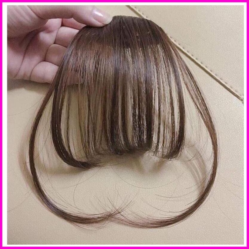 Nếu bạn muốn thay đổi phong cách mái tóc của mình, hãy xem qua bức ảnh về kiểu tóc mái giả này nhé. Sẽ thật bất ngờ khi bạn biết rằng kiểu tóc này lại được làm từ tóc thật hoàn toàn.