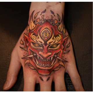 Bạn là người đặc biệt và muốn tìm một hình xăm hand tattoo độc đáo? Chúng tôi có bức ảnh đang chờ đón bạn. Hãy chứng kiến ​​hình xăm tay đầy sáng tạo này và để nó gợi lên niềm đam mê nghệ thuật cùng với niềm tự hào về bản thân.