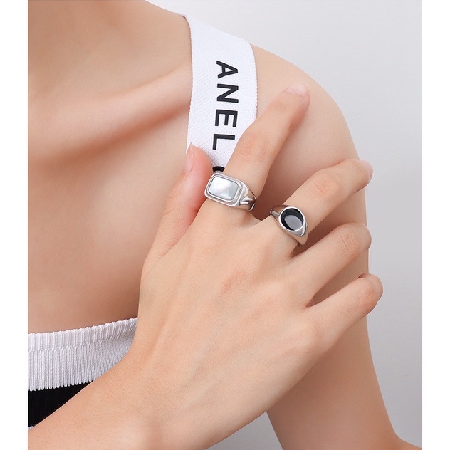 Nhẫn nam nữ unisex titan mặt tròn sơn đen không gỉ UR2203