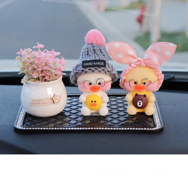Decor búp bê trang trí taplo ô tô, hoặc để bàn làm việc có tặng kèm sáp thơm